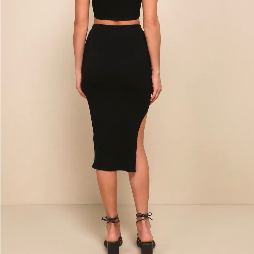 Elegant Black Midi Skirt
